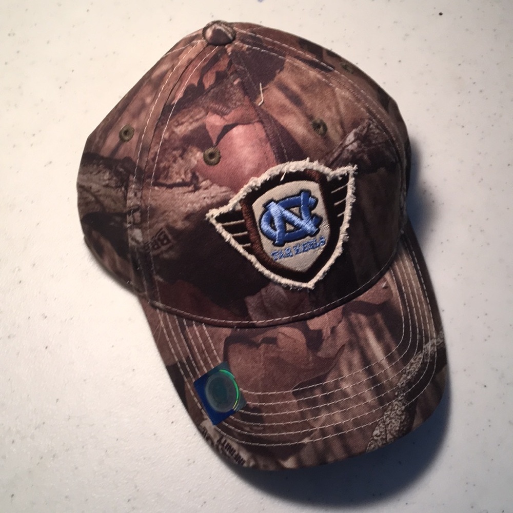 🧢NWT North Carolina Men’s Mossy Oak Camo Cap